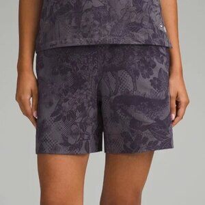 Lululemon Team Canada WovenAir High-Rise Short 6" COC Logo Size 4